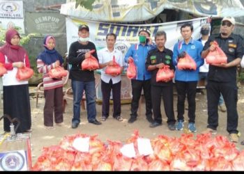 DPD BMI Banten Dan Ormas DPD Forkabi Tangsel Lakukan Penyemprotan Disinfektan Serta Berikan Bantuan Sembako