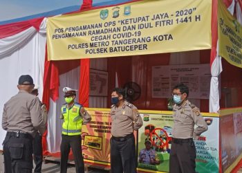 Cegah Corona dan Cegah Guantibmas jelang bulan ramadhan Personil Polres Metro Tangerang Dan Polsek Batu Ceper Melaksanakan Piket Tugas Jaga Di Pengamanan Pos Pengamanan Ops ‘’ Ketupat Jaya – 2020 ‘’