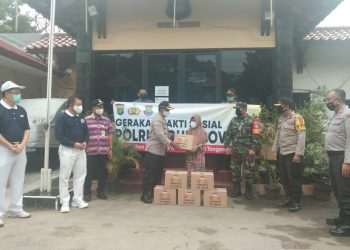 Gerakan Bhakti Sosial TNI/POLRI Peduli Covid-19, Bantuan Berupa 200 Paket Sembako Gratis Dari Yayasan Buddha Tzu Chi Untuk Warga terdampak Covid-19 di wilkum Polsek Batu Ceper