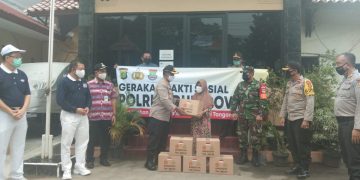 Gerakan Bhakti Sosial TNI/POLRI Peduli Covid-19, Bantuan Berupa 200 Paket Sembako Gratis Dari Yayasan Buddha Tzu Chi Untuk Warga terdampak Covid-19 di wilkum Polsek Batu Ceper