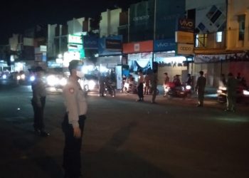 Patroli “OPS CIPKON” Malam Maka Personil Polsek Batu Ceper Meminimalisir dan mengantisipasi pelaku kejahatan (3C) dan Tim Patroli Berikan Himbauan Kepada Warga Masyarakat Terkait Pencegahan Covid-19