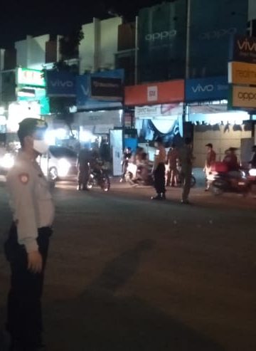 Patroli “OPS CIPKON” Malam Maka Personil Polsek Batu Ceper Meminimalisir dan mengantisipasi pelaku kejahatan (3C) dan Tim Patroli Berikan Himbauan Kepada Warga Masyarakat Terkait Pencegahan Covid-19