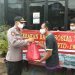 Kapolsek Batu Ceper KOMPOL Wahyudi.SH berikan sembako kepada warga yang terdampak wabah virus Corona/ Covid 19